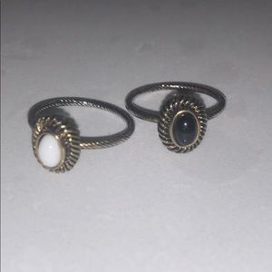 2 Rings - one black / one white